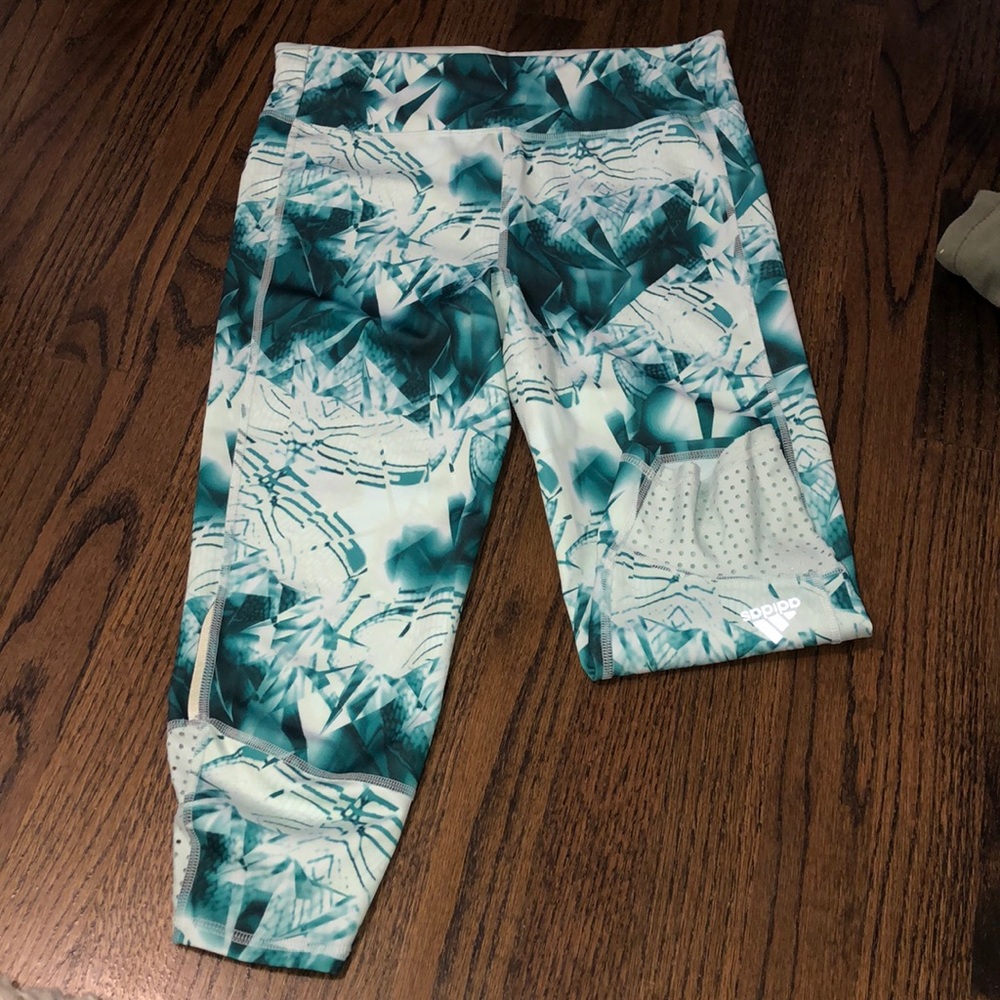 Women’s Adidas Cropped leggings. Only worn once.